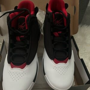 Air Jordan’s 1 MID(GS) Size 6.5 Men’s Never worn brand new